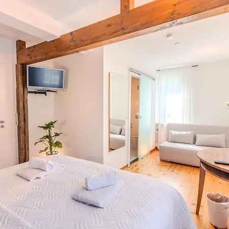 Weingut Muehlenschenke - Game-room, Vineyard, Sauna And Tatil Evi